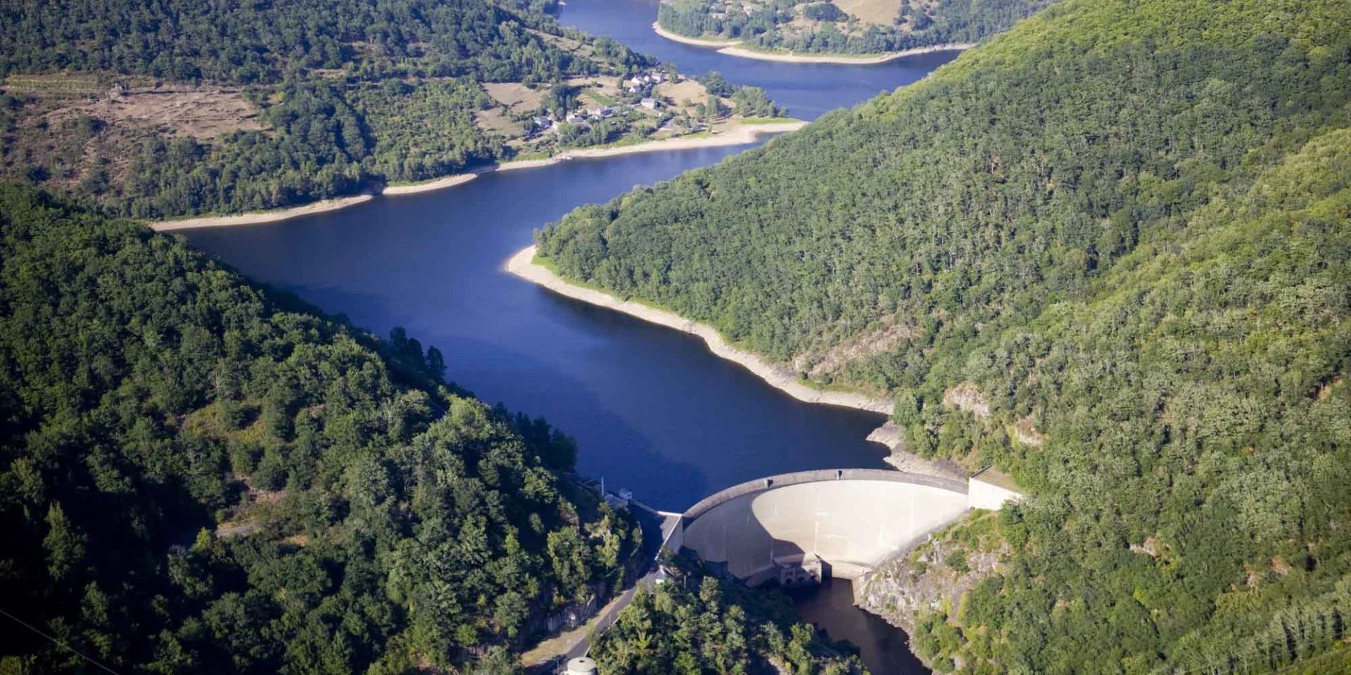 Vue aérienne du Barrage de Couesques