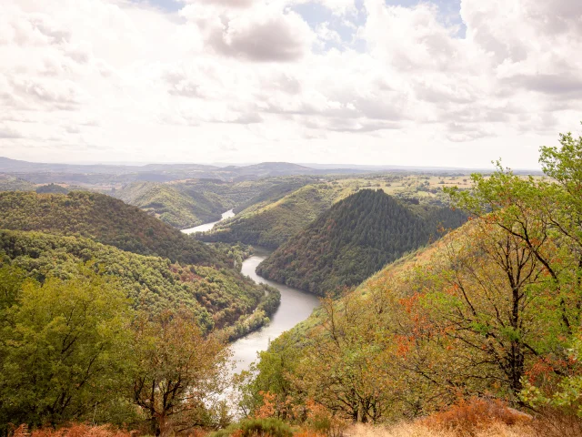 Contemplation des Gorges du Lot depuis Fombillou
