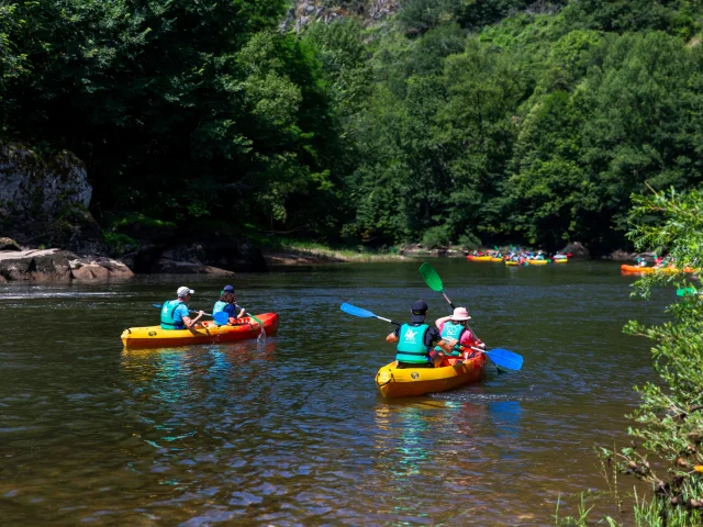 Descente en canoë sur le Lot au départ d'Entraygues-sur-Truyère
