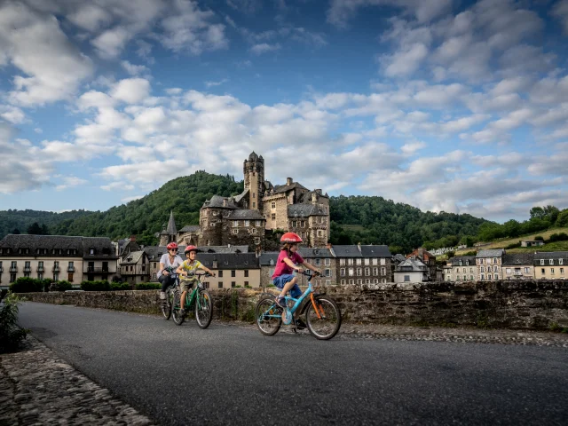 La V®86 en famille sur la Vallée du Lot à Estaing